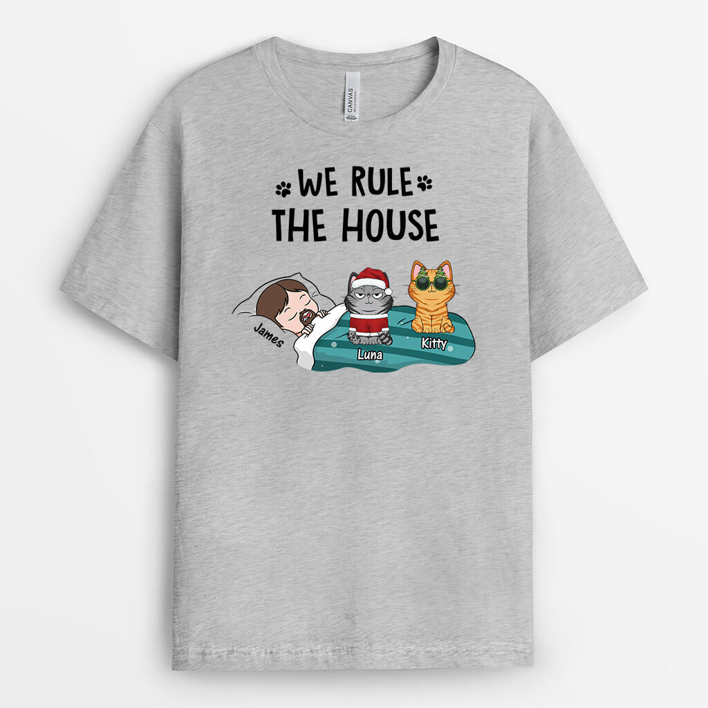 We Rule The House, Woman Sleeping With Cat - Personalized T-shirt For Cat Lovers